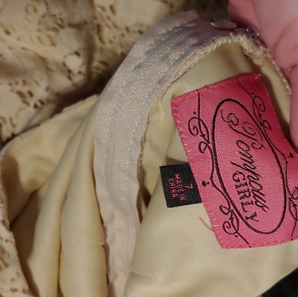 Cream lace dress - Picture 4 of 6